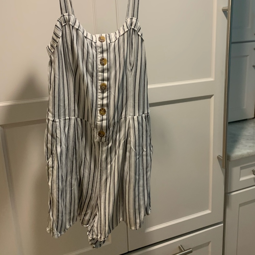 Hollister romper